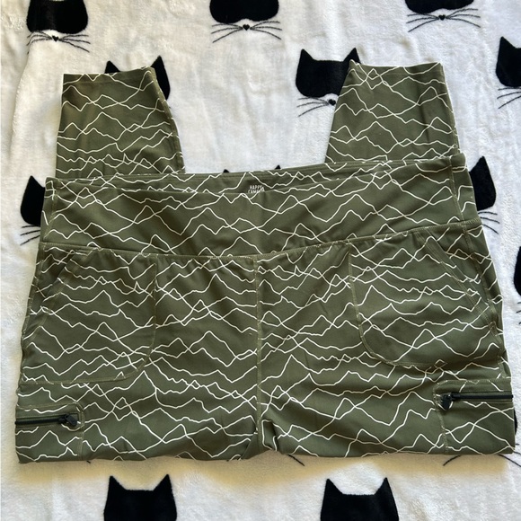 Torrid Happy Camper Performance Core Full Length Active Cargo Legging Size 6 - Picture 2 of 4
